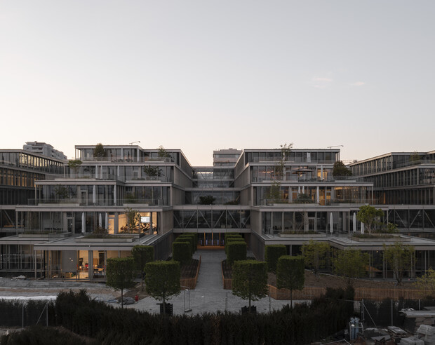 unlimitrust campus by night 